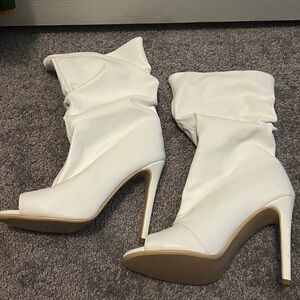 Elegant White Peep-Toe Heeled Boots